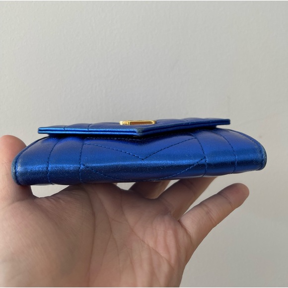 SOLD 💙Cool metallic blue quilted envelope card wallet💙 - Picture 7 of 12